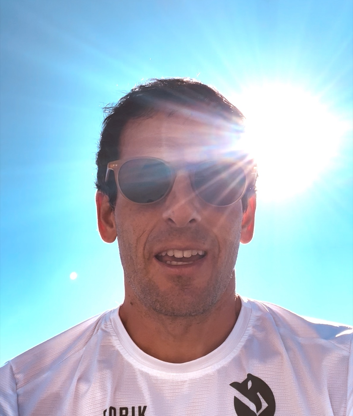 Marc, al sol, en mitad de un entrenamiento